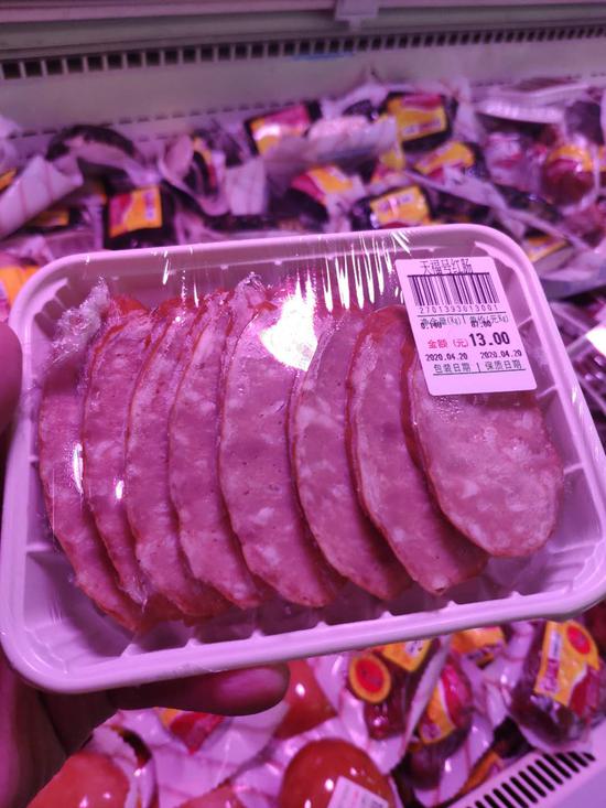  熟食柜台的红肠