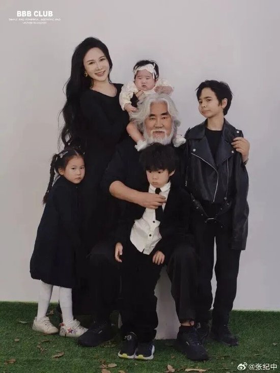 导演张纪中辟谣身家300亿：自己只是普通导演，能赚多少钱 被孩子问“什么时候死”，74岁张纪中称有决心陪孩子到30岁