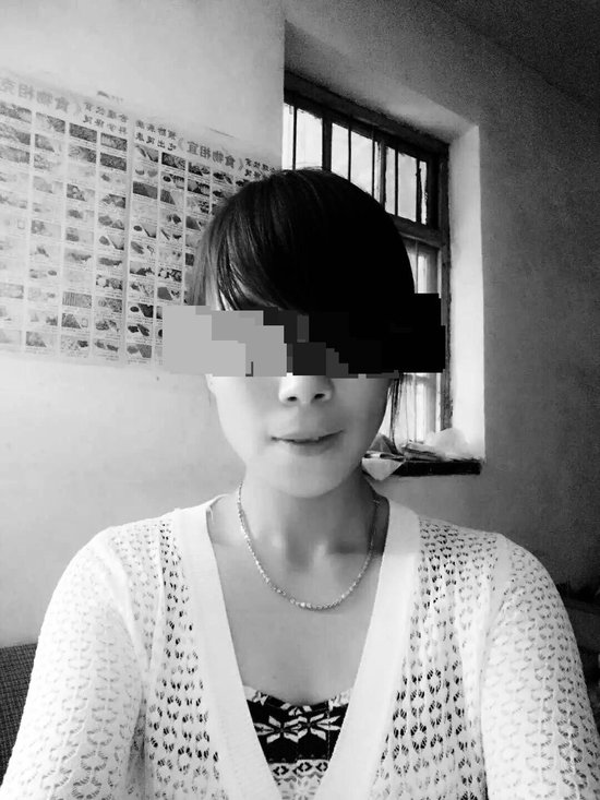 “34岁女子遭前夫入室杀害”案一审未当庭宣判，被告方称“凶手因狂躁症2009年住院”，受害人弟弟：不认可