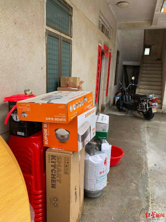 全红婵家里新添置了板凳、炉灶和消毒柜 记者韦星 摄