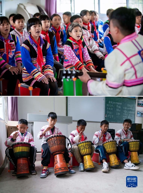 拼版图片：上图为基诺山基诺族乡民族小学学生在音乐课上唱歌（12月13日摄）；下图为基诺山基诺族乡民族小学学生在音乐课上打手鼓伴奏（12月13日摄）。新华社记者 陈欣波 摄