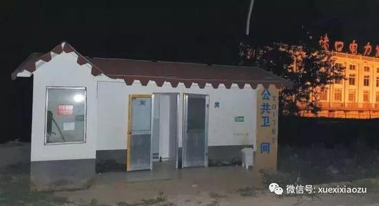 阜南县郜台乡桂庙村,刚修好半年多的公厕断水断电。来源:新京报