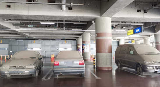 马航失联乘客私家车荒停机场6年？记者探访:网传