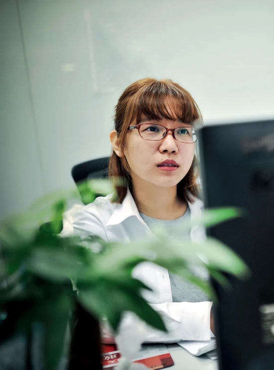 “90后”天津姑娘小从是KRTS48团体的成员，她平时在一家商务服务公司任职。