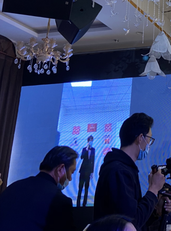 泪目!浦东医院封闭后 这位出不去的新郎这样办