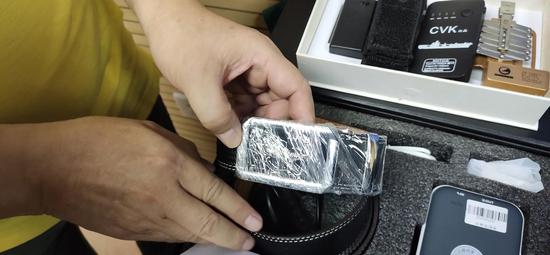 皮带上的针孔摄像头隐藏在皮带扣中