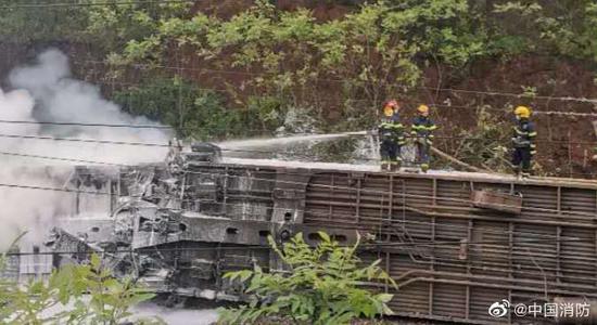 京广线一火车因塌方脱轨侧翻 途经武汉市