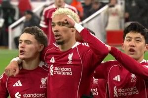 利物浦6-0卡拉巴赫大胜出线 麦卡双响埃基蒂克传射范戴克助攻戴帽