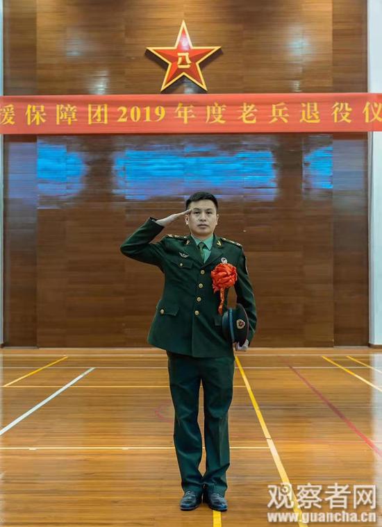 萌娃:爸爸在香港当兵 爸爸是大英雄