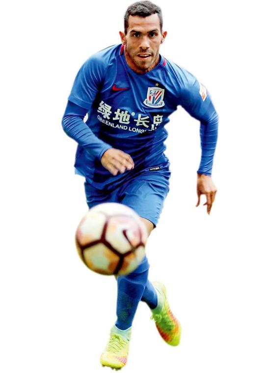  2016年12月，阿根廷球星特维斯签约加盟上海绿地申花队两年，其公开表示两年薪水折合人民币约为5.6亿元。图/视觉中国