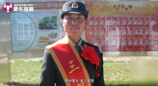  2009年徐玲参加完国庆大阅兵后荣获个人三等功