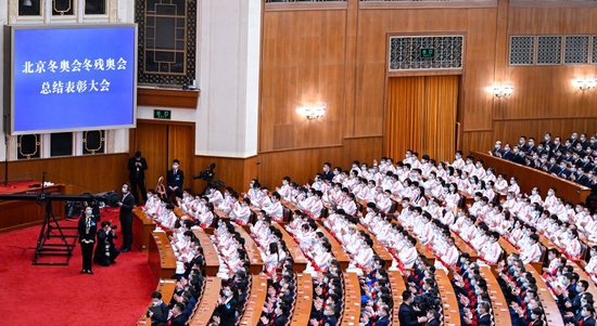 2022年4月8日，北京冬奥会、冬残奥会总结表彰大会在北京人民大会堂隆重举行。新华社记者 翟健岚 摄