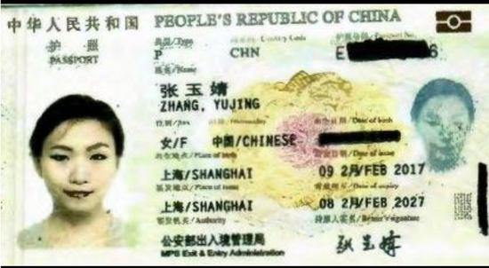  ▲图为美国媒体公布的张玉婧的两本护照和美国签证，其中第一本已到期，但因为她的美国签证是2016年获得的，所以她去美国携带了新旧两本护照。目前她的美国签证已被吊销。