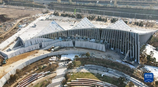 这是10月24日拍摄的建设中的冰雪博物馆外景（无人机照片）。新华社记者 金皓原 摄