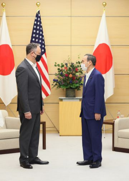 2021年8月，艾姆霍夫访问日本，与菅义伟会晤  图：日本首相府官邸网站