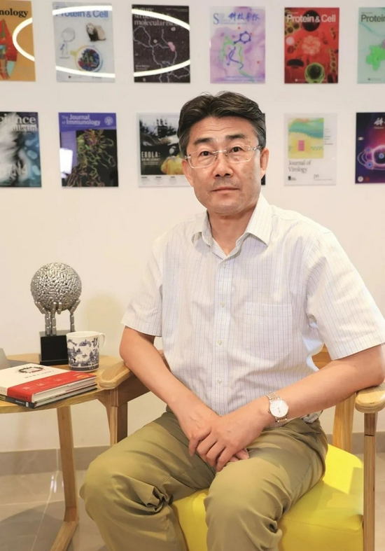 2021年7月9日，高福在中国科学院微生物研究所接受本刊专访。（本刊记者 张岩 / 摄）