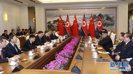 6月20日，中共中央总书记、国家主席习近平在平壤锦绣山迎宾馆同朝鲜劳动党委员长、国务委员会委员长金正恩会谈。 新华社记者 鞠鹏 摄
