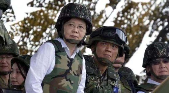 蔡英文军中亲信坠机身亡 台"参谋总长"有多重