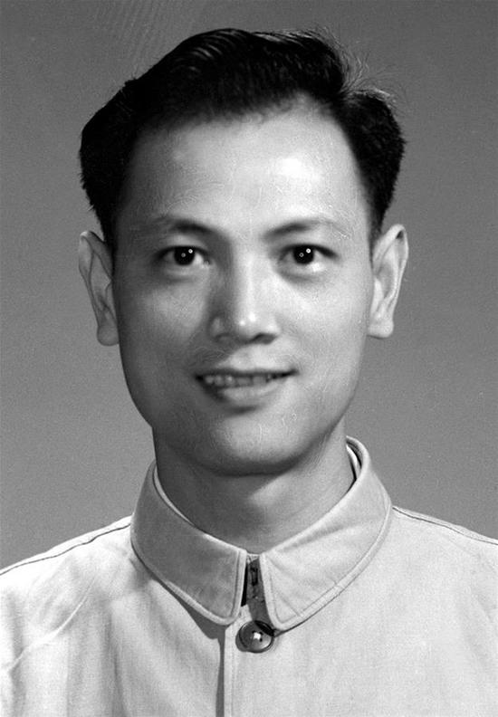 这是彭加木像。新华社发