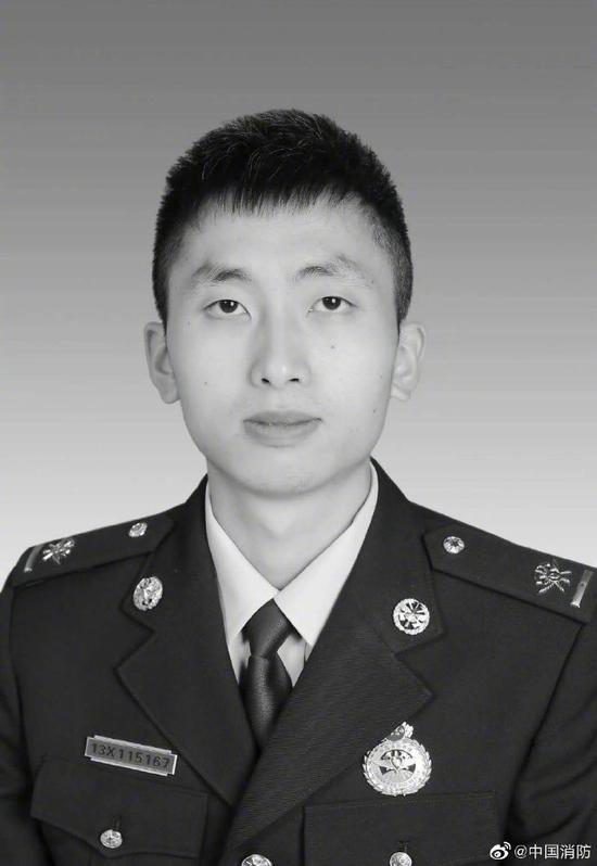 福建26岁消防员在搜救被困群众时牺牲 被评为烈