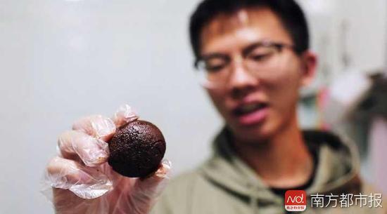 浙江大学哲学系学生参照唐代医药学家孙思邈所著《备急千金要方》,用四味中药材做成的 “ 孔圣枕中丹 ”。网络图