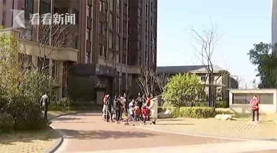 夫妻家中吵架拉扯 失手让4岁孩子从14楼掉下坠亡