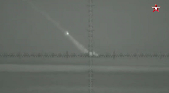 导弹发射升空（图：俄罗斯国防部视频截图）
