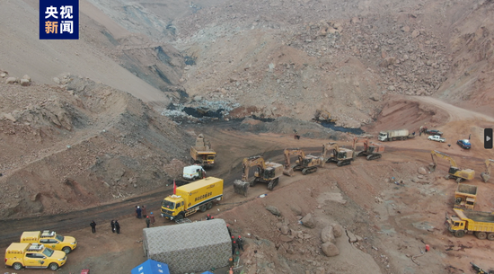 内蒙古煤矿坍塌事发监控画面公布：塌方量很大 渣土量接近一千万立方