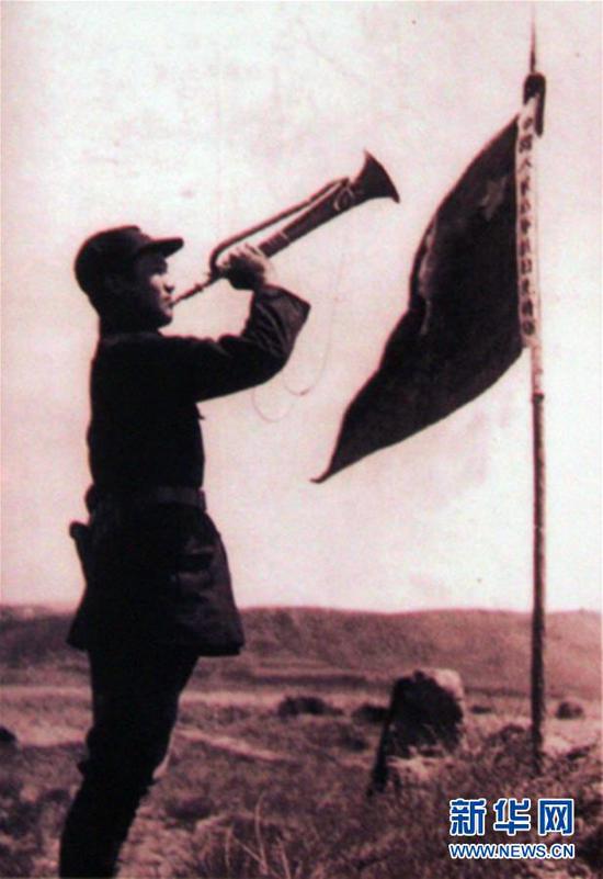 这是美国新闻记者埃德加·斯诺1936年8月在豫旺堡（今宁夏同心县预旺镇）拍摄的名为抗战之声的经典照片（资料照片）。新华社发