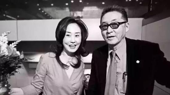 李敖女儿:李敖女儿致父亲:老战士永不死 他们只是慢慢凋零 2005年9月,李敖、李文父女在北京。图|作者提供
