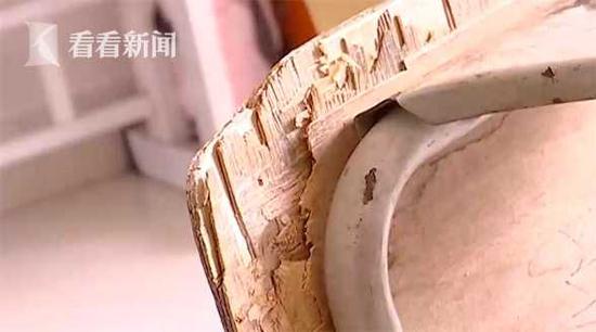 :小凳子坏了让修 班主任:学校规定