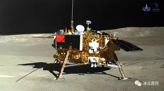 玉兔二号巡视器全景相机对嫦娥四号着陆器成像。国家航天局供图