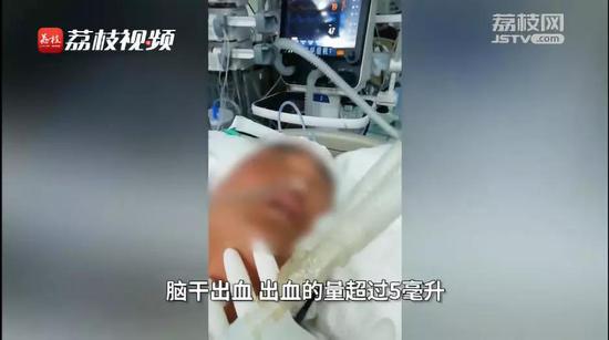 出租司机营运途中发病倒下乘客一走了之?家属回