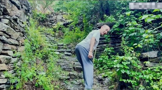 走红视频中的二舅