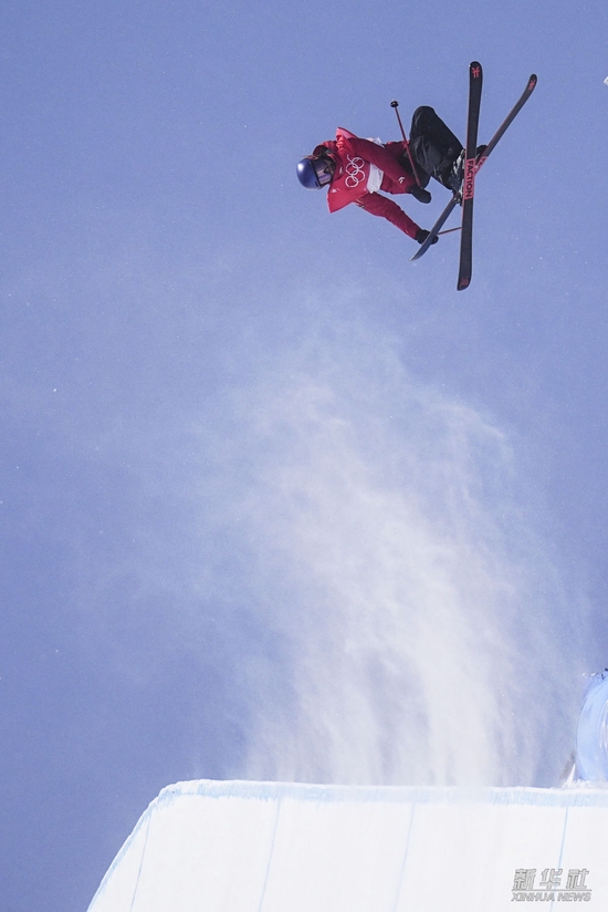 2月18日，北京2022年冬奥会自由式滑雪女子U型场地技巧决赛在张家口云顶滑雪公园举行。中国队选手谷爱凌夺得此项目金牌。