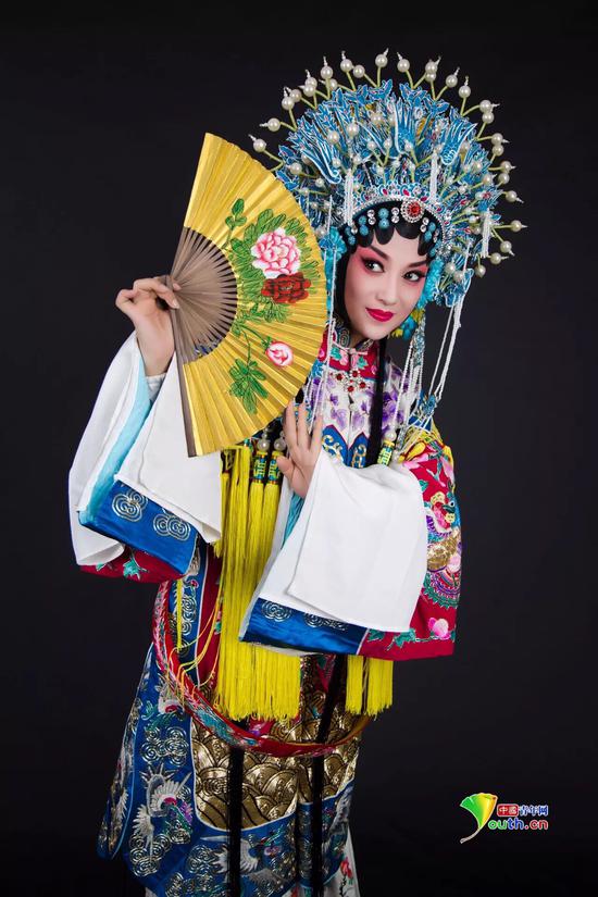 王玉梅带妆照。采访对象供图