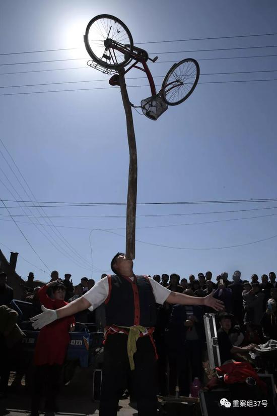 职业哭丧人见过太多生离死别可演悲伤过度晕倒