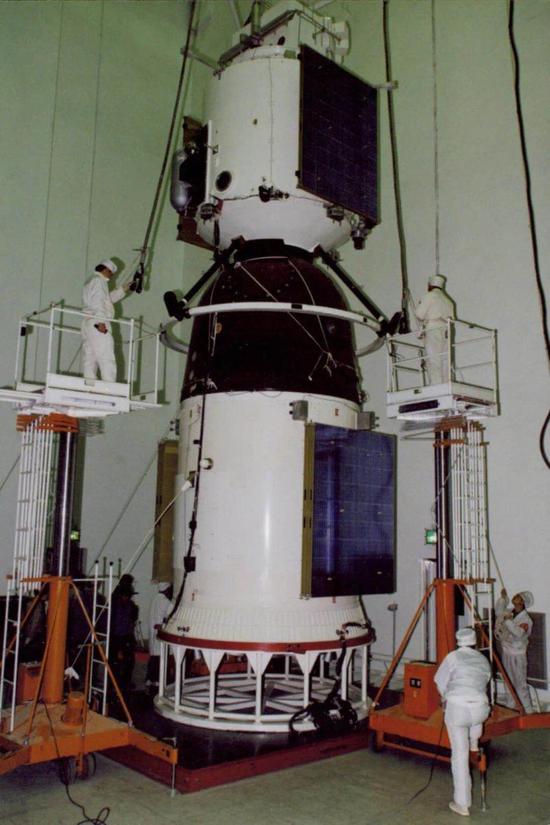 神舟一号飞船于1999年11月20日发射，吹响中国载人航天飞行试验的号角，张玉花是最早的参与者之一