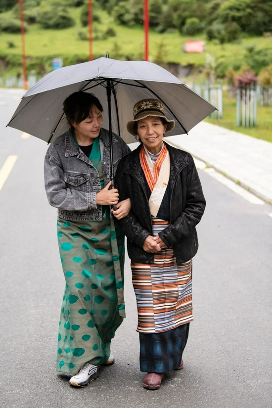 卓嘎和女儿巴桑卓嘎(巴桑卓嘎提供)