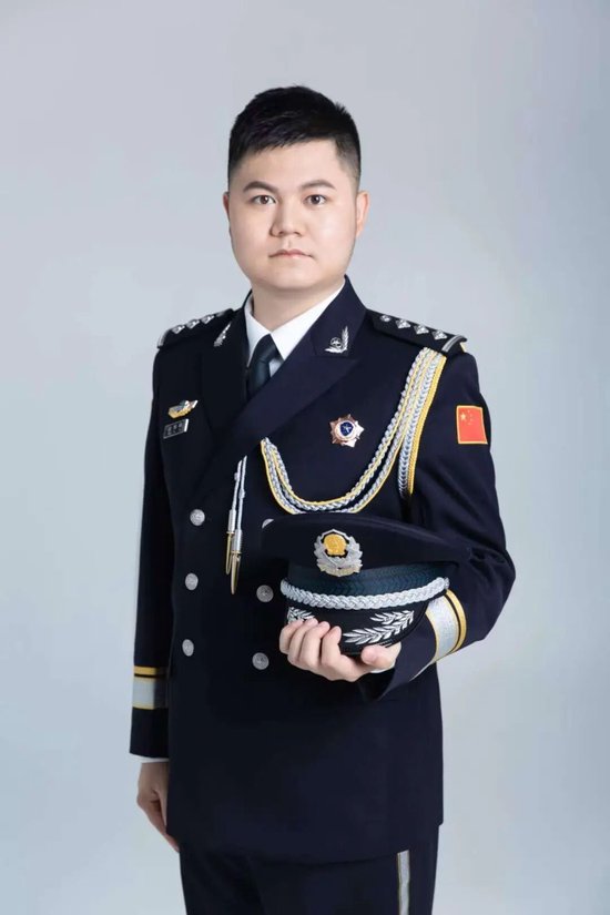 民警袁博琪突遭袭击，不幸牺牲