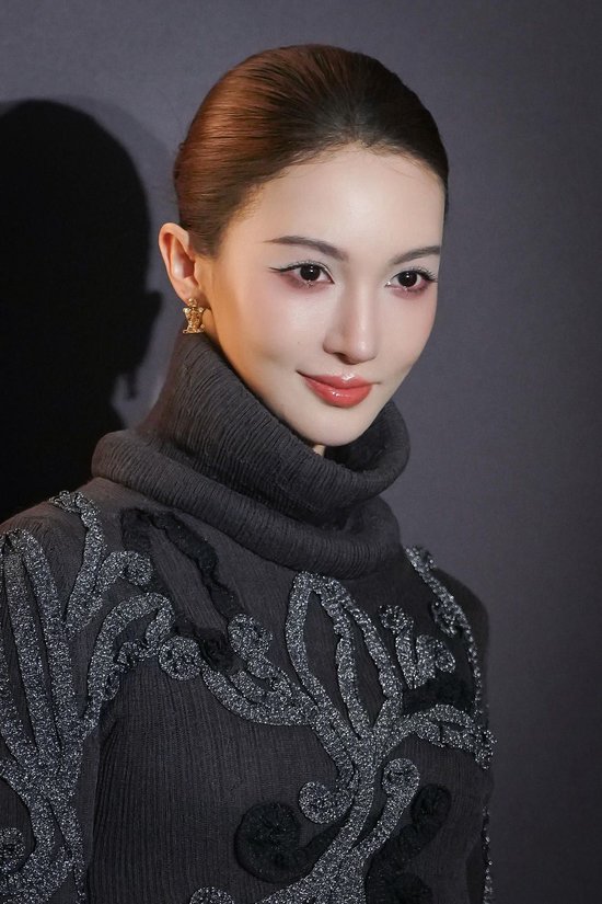 “曝金晨肇事逃逸”上热搜，警方：局里成立了调查组，正在调查此事