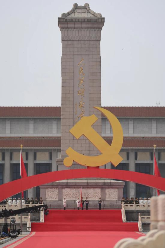 7月1日上午，庆祝中国共产党成立100周年大会在北京天安门广场隆重举行。这是国旗护卫队在列队。新华社记者 张领 摄