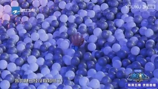 死也不倒下:高以翔猝死倒下前最后画面曝光 综艺节目边界在哪 视频截图