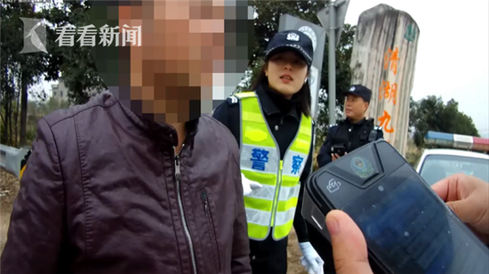超速被扣驾驶证 司机却对交警连声道谢