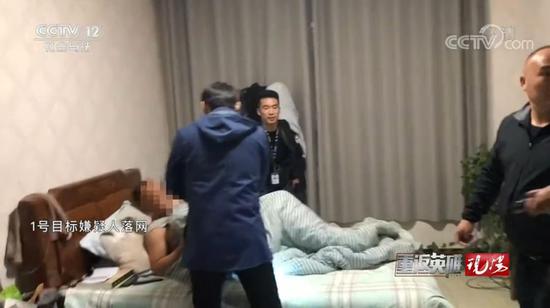 涉黑团伙:涉黑团伙逼人街头殴打他人 警方带全城追捕