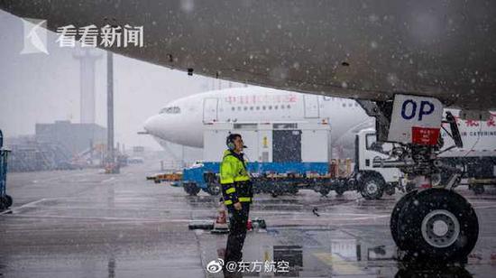 “往前滑点行吗？”东航机长一句话网友眼眶湿