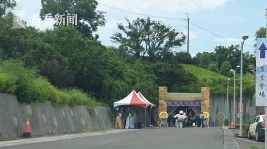 殡葬业者马路搭灵堂 女子骑车不慎撞上棚架惨死