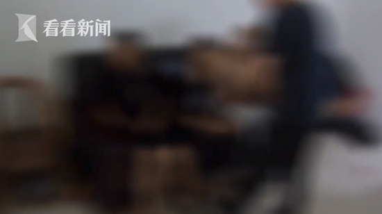集体宿舍成直播间表演不堪入目 警方:超出想象