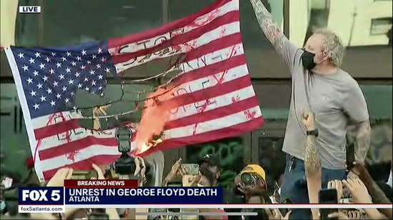 据美国《国会山》日报网站5月28日报道,示威者当地时间周三在洛杉矶