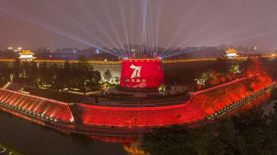 111亿元！1474万人次！